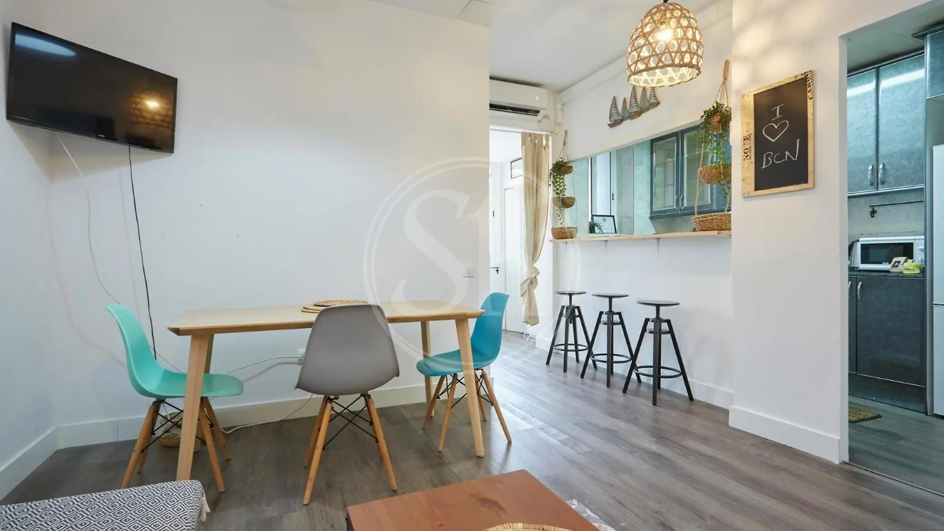 Comodo Apartamento En Poble Sec Barcelona España