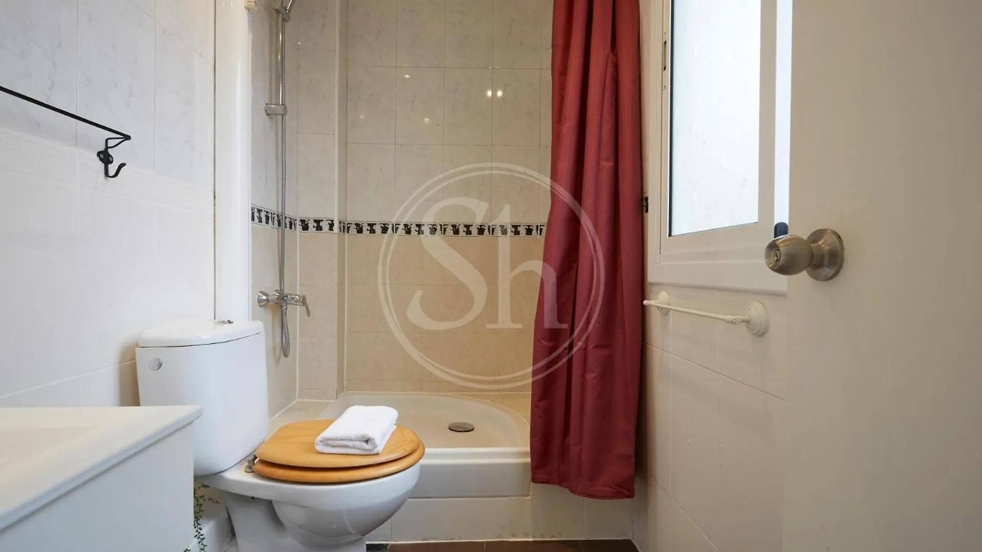 Comodo Apartamento En Poble Sec Barcelona